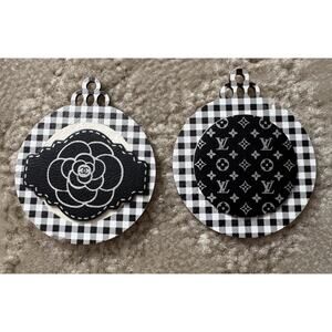 Everyday Fashion Holiday Ornaments Made Out Of Wood 4”x 4” Brand New Set Of 2